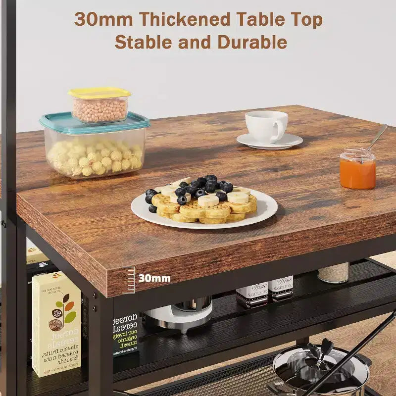 Îlot de cuisine industriel noir avec plateau en bois, 3 étagères et prises électriques, 4 places (119 cm)