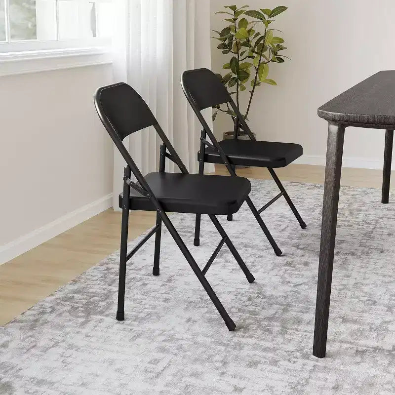 Chaise pliante noire sans accoudoirs avec dossier, structure en métal, 1 place